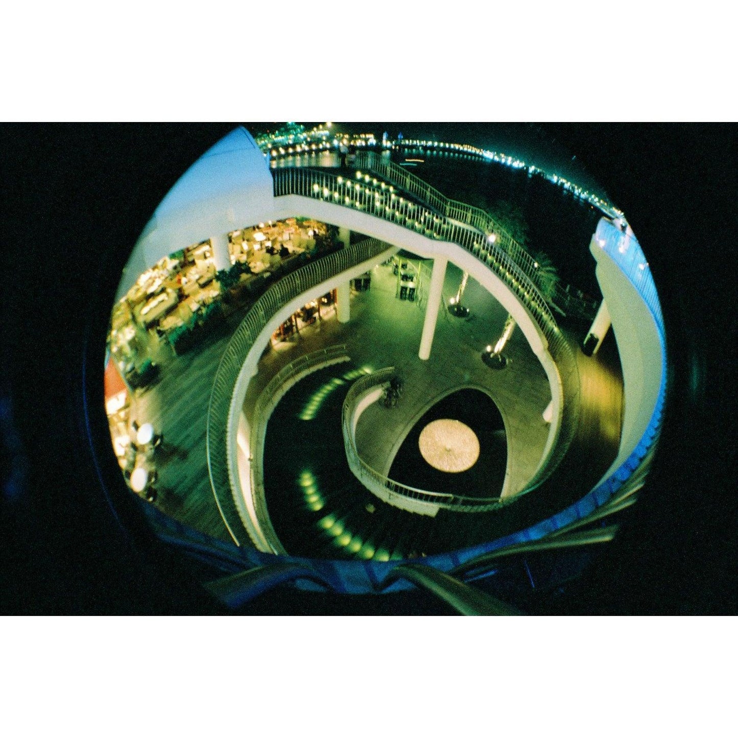 Lomography Color Negative 800 35mm Film (Expiry 11/2023) - 8storeytree