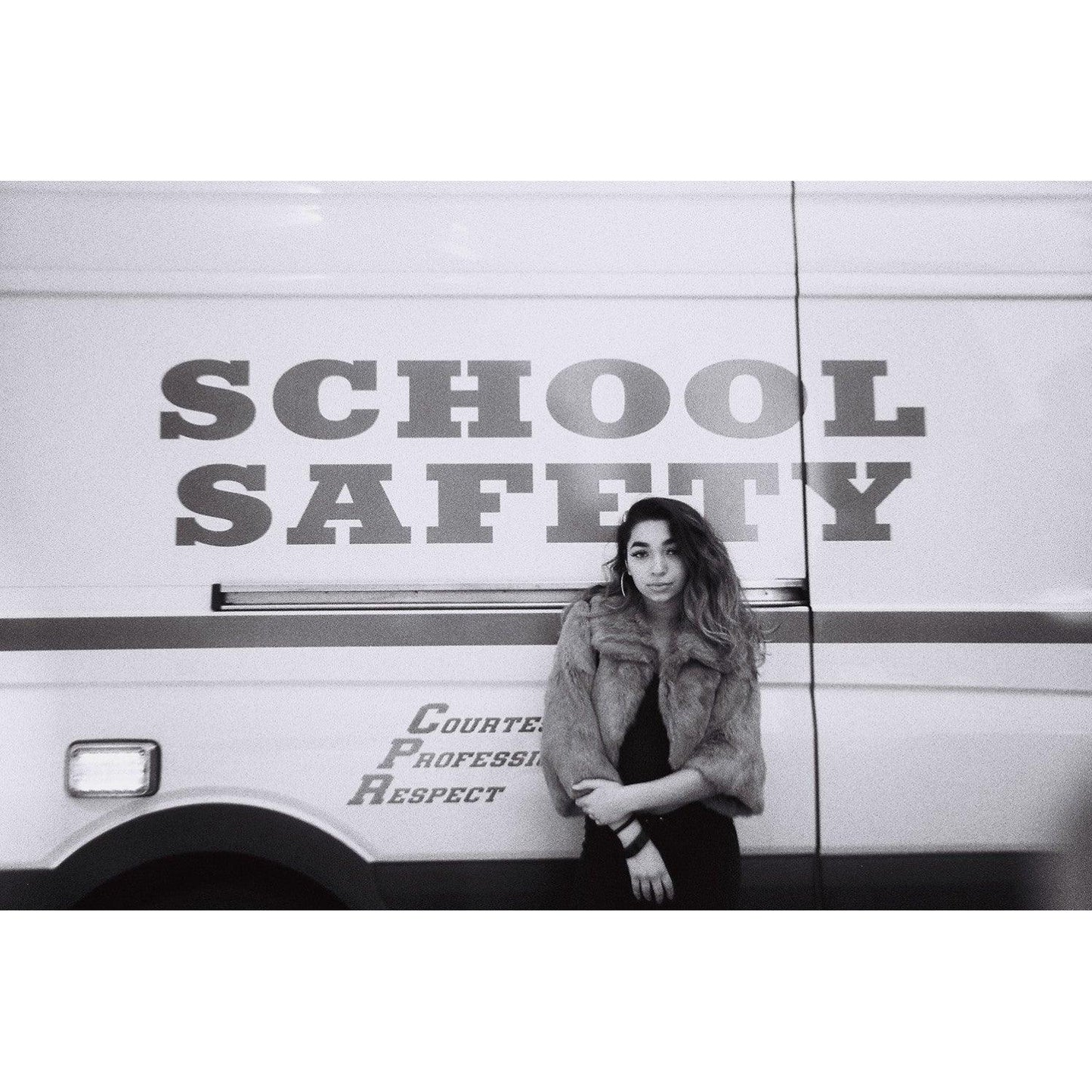 Lomography Simple Use Film Camera Black & White - 8storeytree